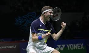 cara smash badminton keras
